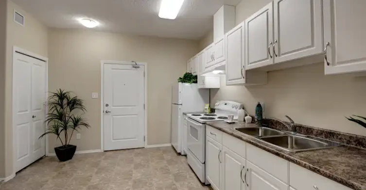 6082 Schonsee Way, Edmonton, AB, T5Z 0C8 - 3