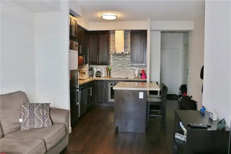 2081 Fairview Street, Burlington, ON, L7R 0E4 - 2