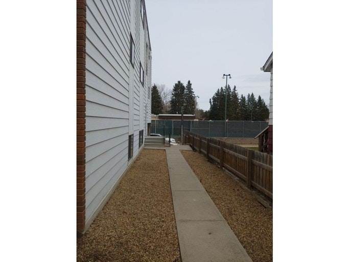 4411 48 Avenue, Red Deer, AB, T4N 3S4 - 2