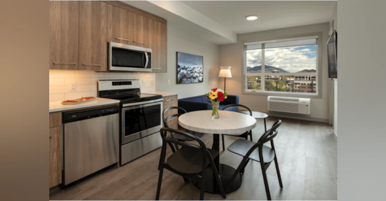 3477 Lakeshore Road, Kelowna, BC, V1W 0A7 - 3