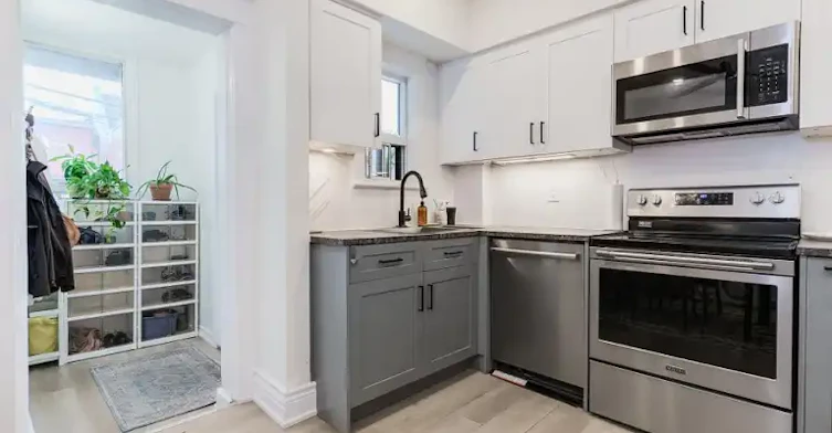 37 Rusholme Road, Toronto, ON, M6J 3H3 - 3
