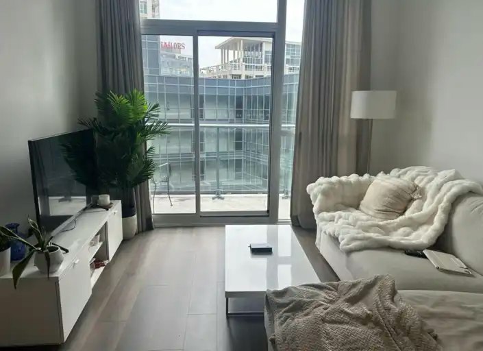 38 Iannuzzi Street, Toronto, ON, M5V 0S2 - 4