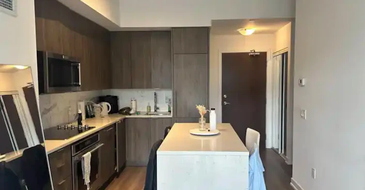 38 Iannuzzi Street, Toronto, ON, M5V 0S2 - 3