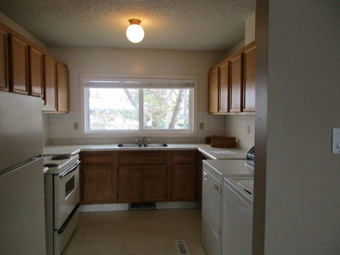6220 172 Street Northwest, Edmonton, AB, T5T 3R4 - 6