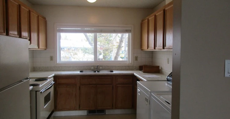 6220 172 Street Northwest, Edmonton, AB, T5T 3R4 - 6