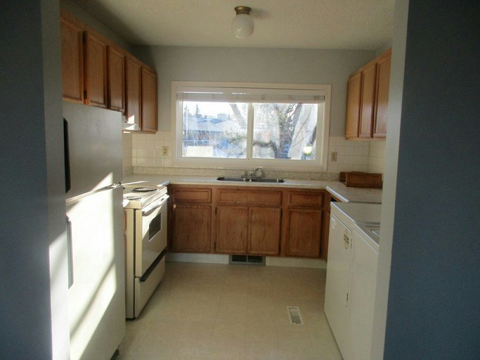 6220 172 Street Northwest, Edmonton, AB, T5T 3R4 - 5