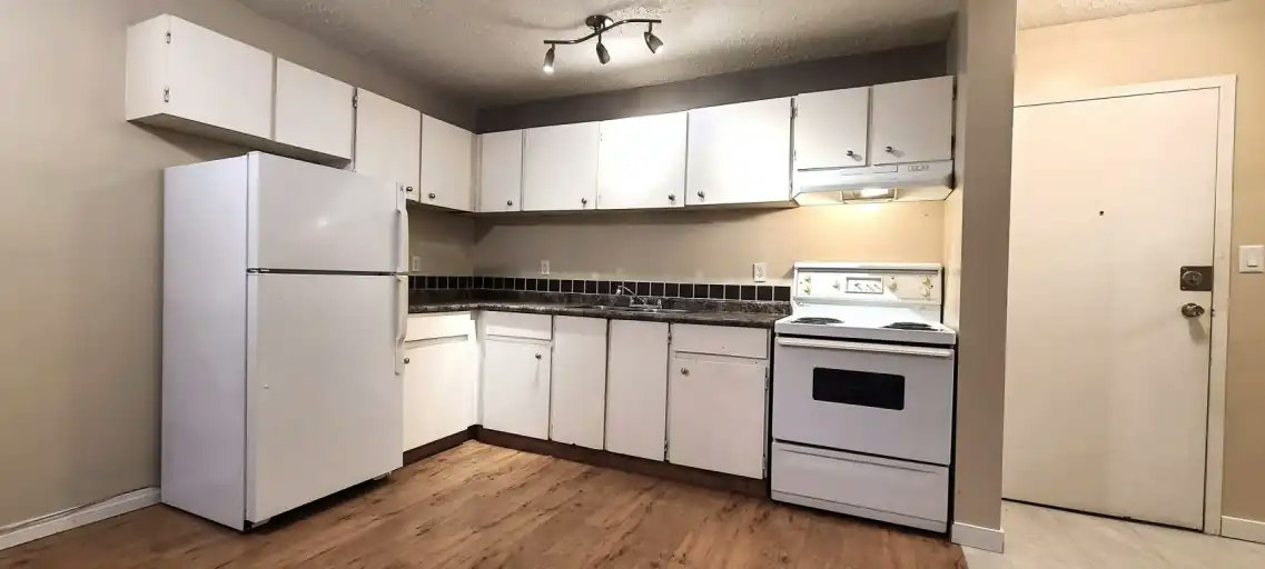 5812 57 Avenue, Red Deer, AB, T4N 4S4 1