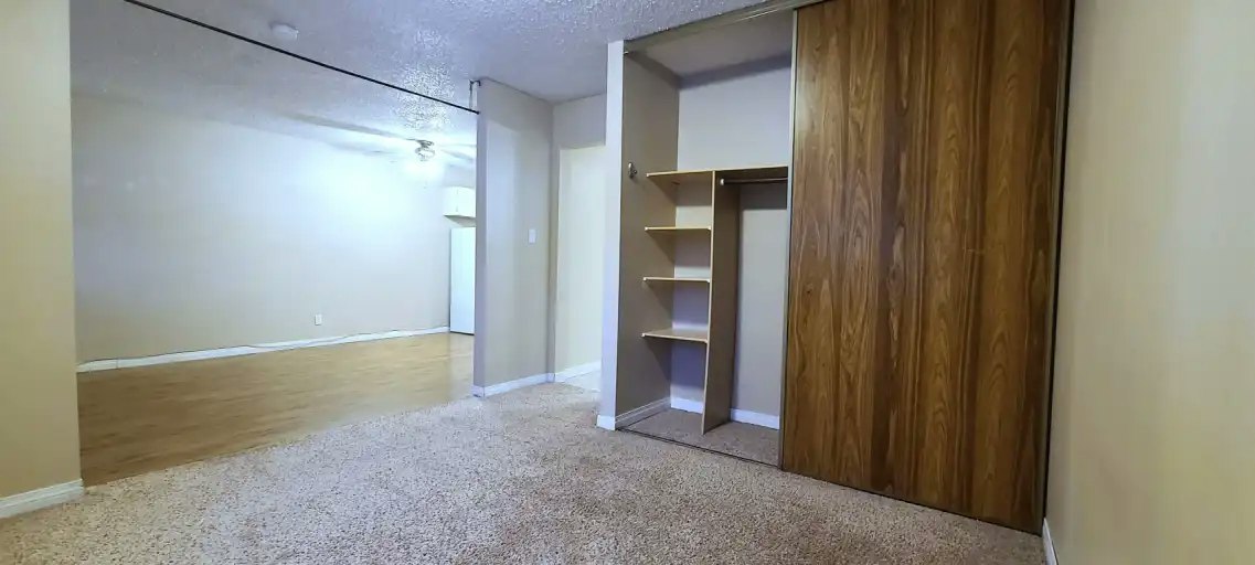 5812 57 Avenue, Red Deer, AB, T4N 4S4 - 8
