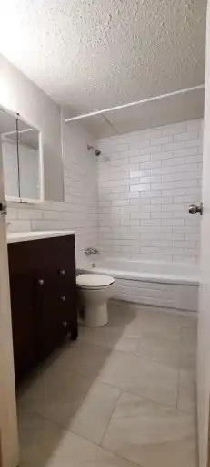 5812 57 Avenue, Red Deer, AB, T4N 4S4 2