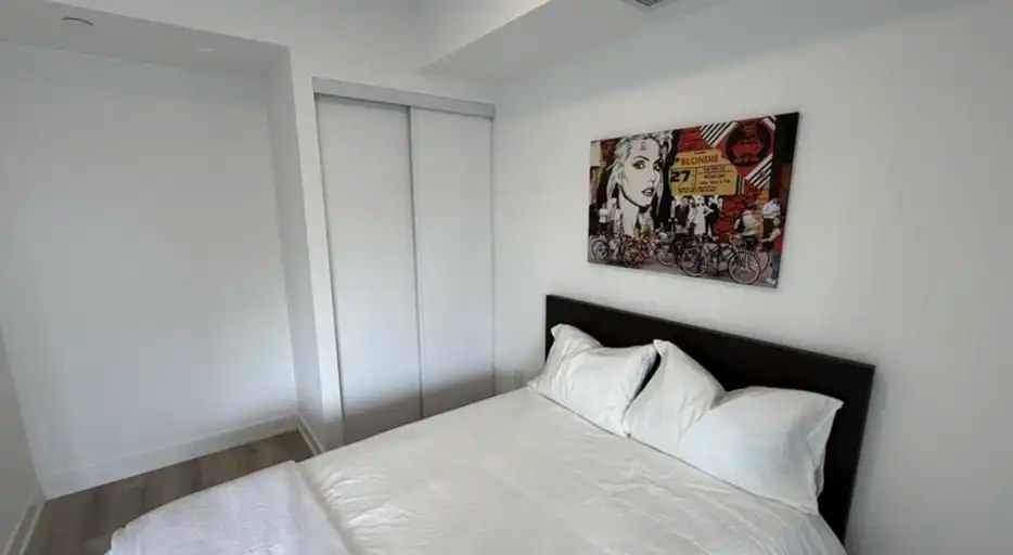 5 Lakeview Avenue, Toronto, ON, M6J 0H3 - 2