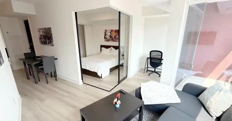 5 Lakeview Avenue, Toronto, ON, M6J 0H3
