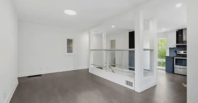 1842 Dundas Street East, Toronto, ON, M4L 1M5 - 8
