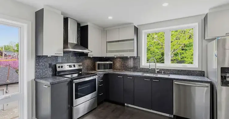 1842 Dundas Street East, Toronto, ON, M4L 1M5 - 12