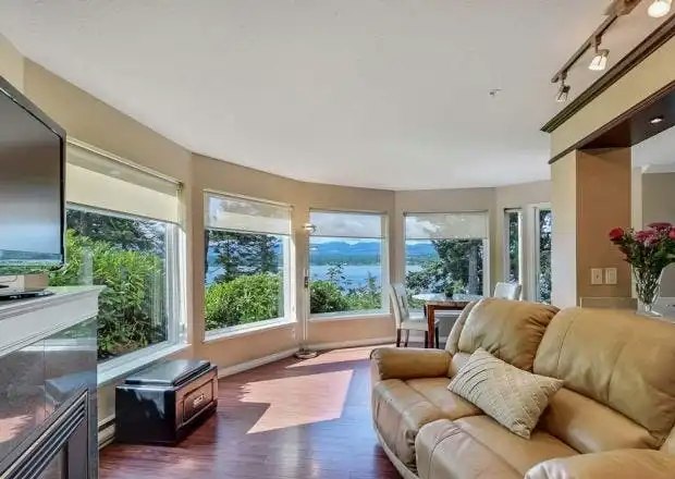 2275 Comox Avenue, Comox, BC, V9M 1X6 - 2