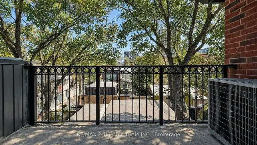 381 Ontario Street, Toronto, ON, M5A 2V8 - 2