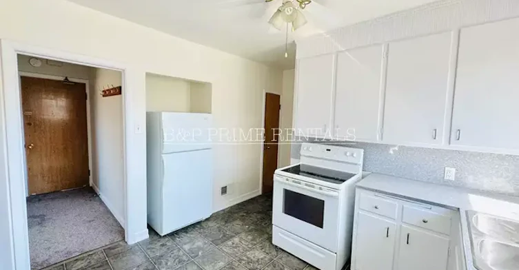 305 Greene Avenue, Winnipeg, MB, R2K 0L9 - 2