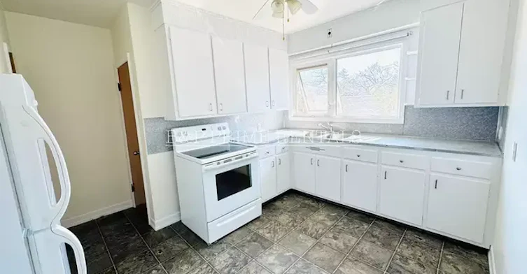 305 Greene Avenue, Winnipeg, MB, R2K 0L9