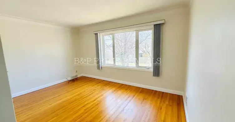 305 Greene Avenue, Winnipeg, MB, R2K 0L9 - 4