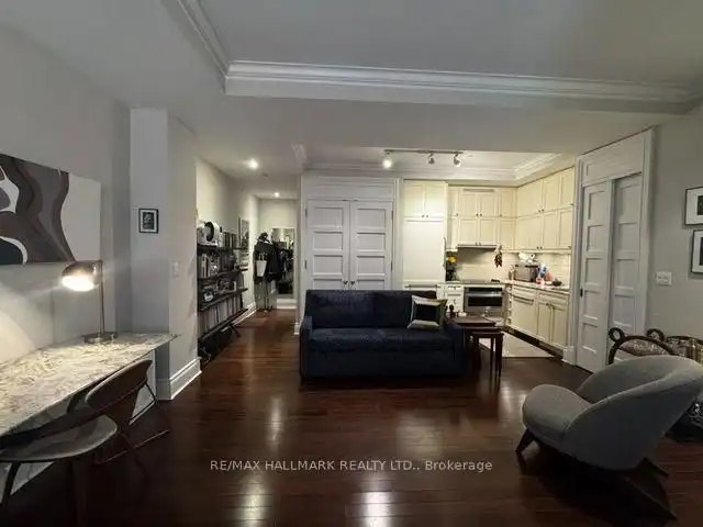 22 Leader Lane, Toronto, ON, M5E 0B2