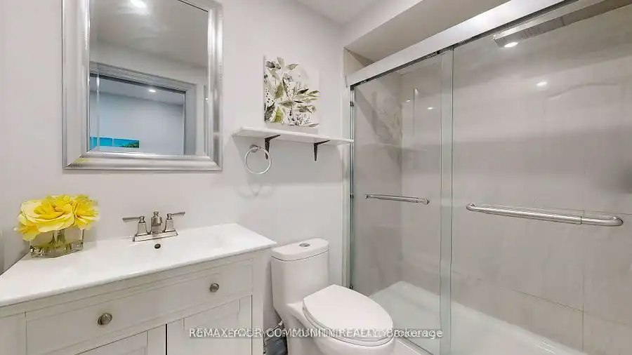 586 Parliament Street, Toronto, ON, M4X 1P8