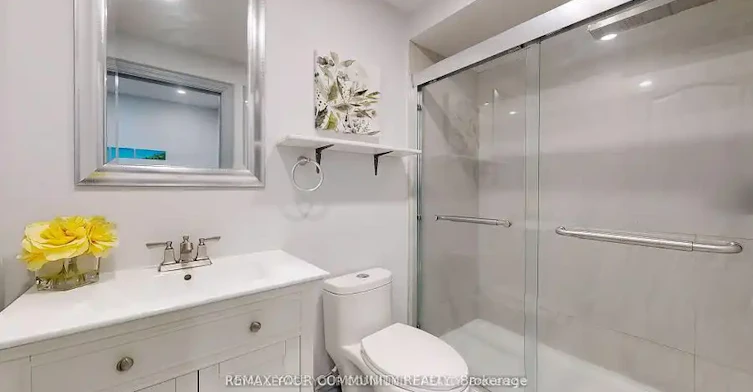 586 Parliament Street, Toronto, ON, M4X 1P8