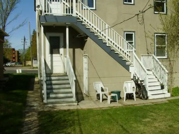 9015 99 Street Northwest, Edmonton, AB, T6E 3V6 - 3