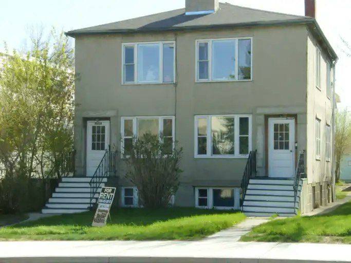 9015 99 Street Northwest, Edmonton, AB, T6E 3V6