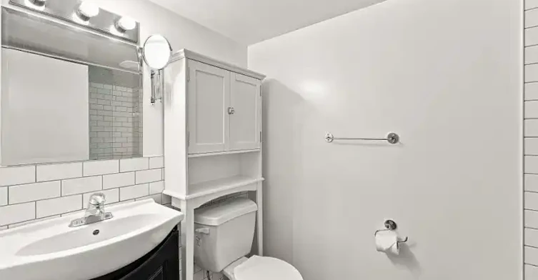 208 Greenwood Avenue, Toronto, ON, M4L 2R1 - 5