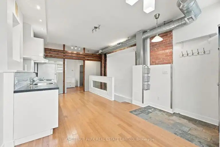 208 Greenwood Avenue, Toronto, ON, M4L 2R1