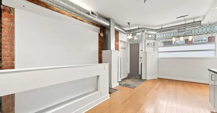 208 Greenwood Avenue, Toronto, ON, M4L 2R1 - 6
