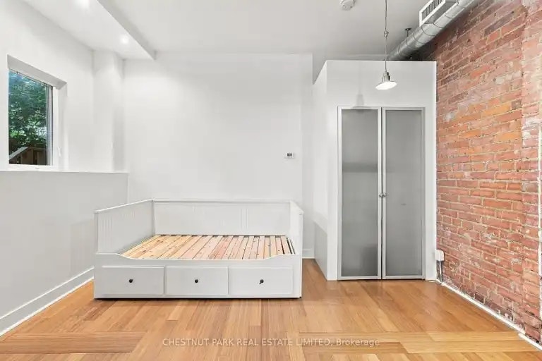 208 Greenwood Avenue, Toronto, ON, M4L 2R1 - 9