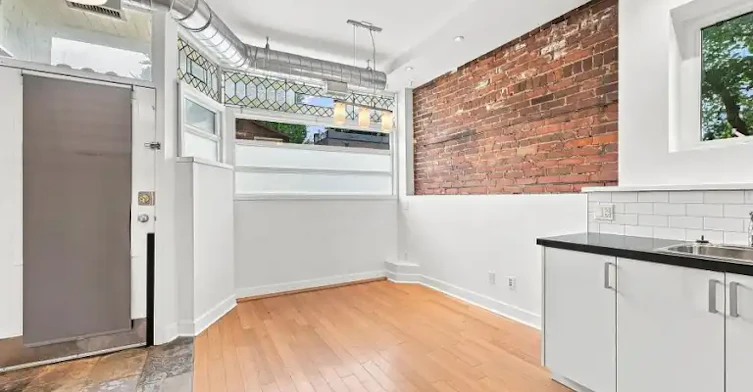 208 Greenwood Avenue, Toronto, ON, M4L 2R1 - 3