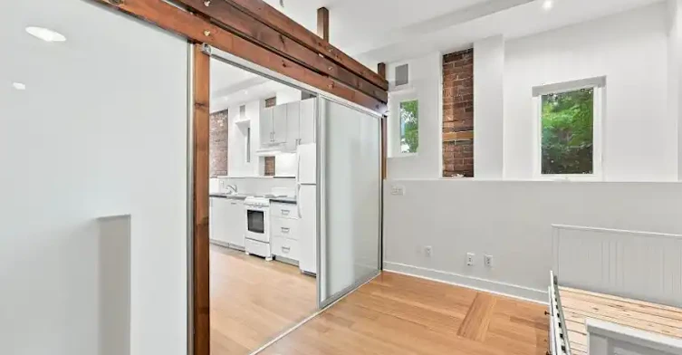 208 Greenwood Avenue, Toronto, ON, M4L 2R1 - 13