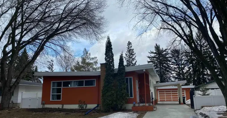 6503 123 Street Northwest, Edmonton, AB, T6H 3T3