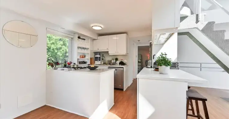 400 Summerhill Avenue, Toronto, ON, M4W 2E4