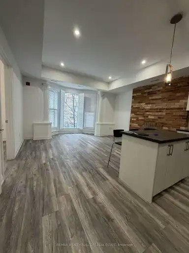 215 Jarvis Street, Toronto, ON, M5B 2C1 - 4