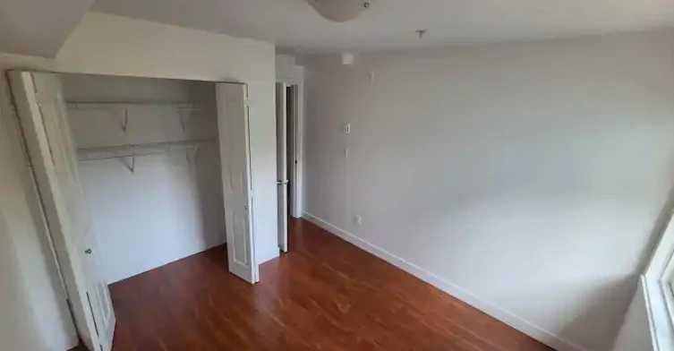 2131 Pandora Street, Vancouver, BC, V5L 1N4 - 6