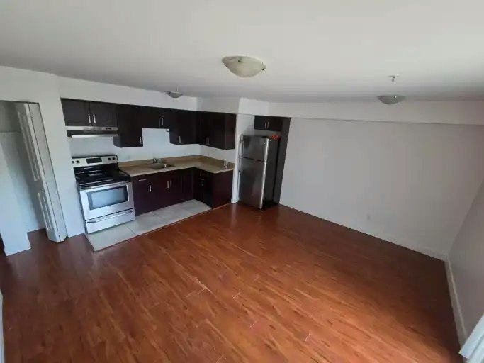 2131 Pandora Street, Vancouver, BC, V5L 1N4 - 2