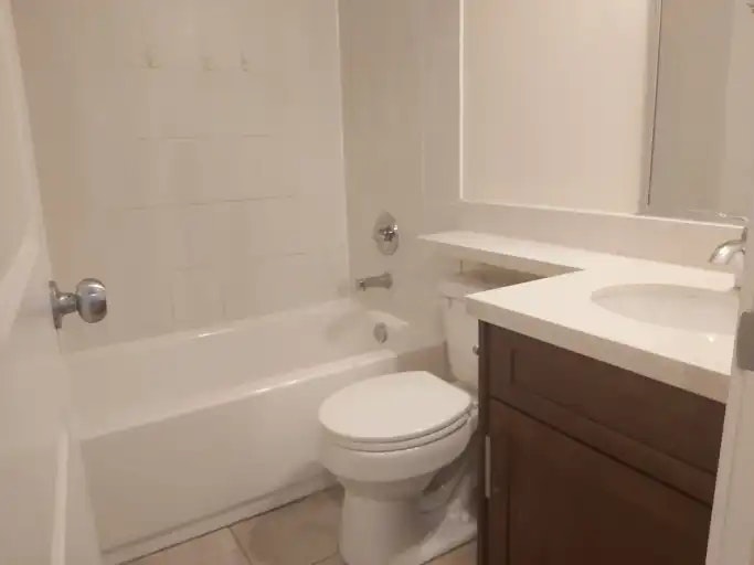 2131 Pandora Street, Vancouver, BC, V5L 1N4 - 9