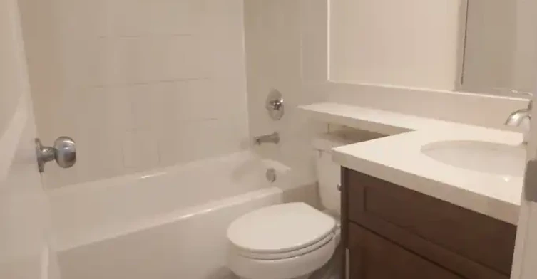 2131 Pandora Street, Vancouver, BC, V5L 1N4 - 9