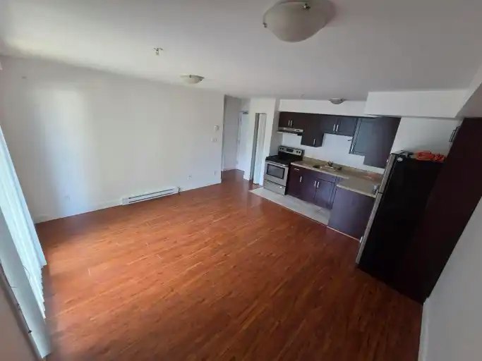 2131 Pandora Street, Vancouver, BC, V5L 1N4 - 4