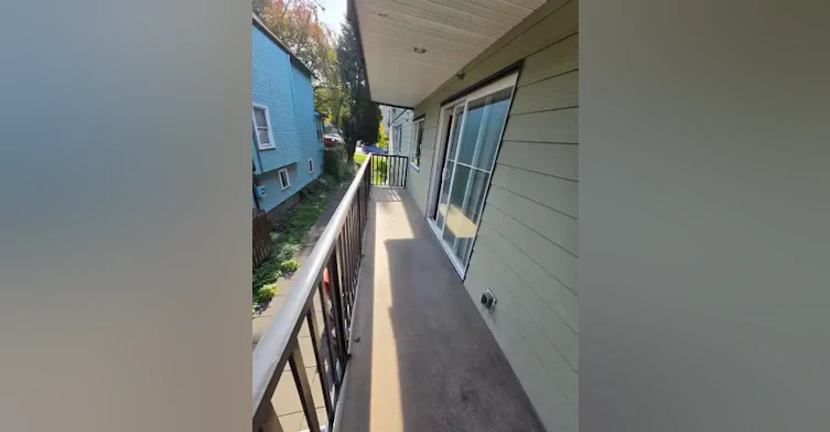 2131 Pandora Street, Vancouver, BC, V5L 1N4 - 8