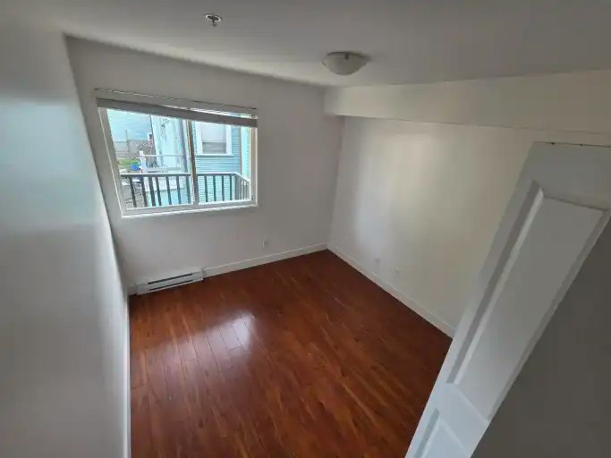 2131 Pandora Street, Vancouver, BC, V5L 1N4 - 5