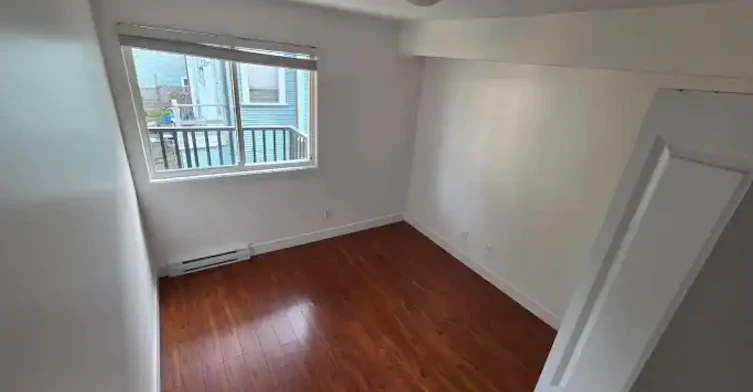 2131 Pandora Street, Vancouver, BC, V5L 1N4 - 5