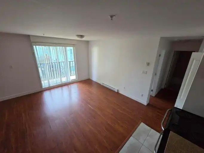 2131 Pandora Street, Vancouver, BC, V5L 1N4 - 3