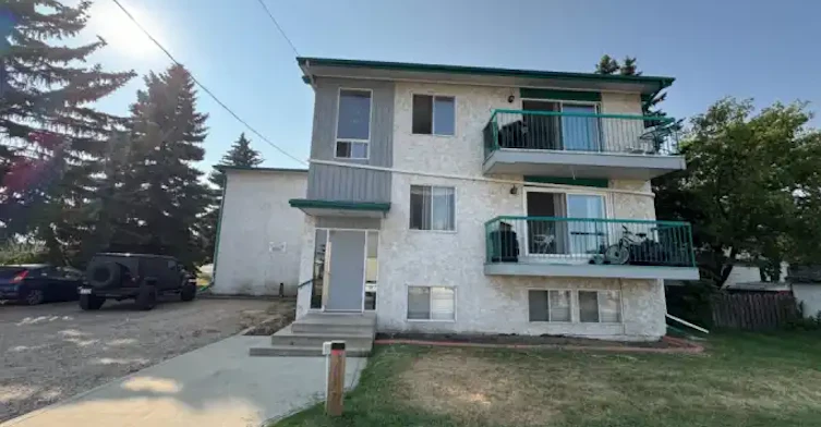 5604 50 Avenue, Innisfail, AB, T4G 1R7 - 2