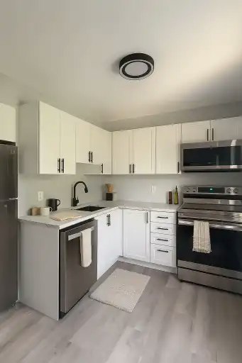 569 Sherbrooke Street, Peterborough, ON, K9J 2P4 - 2