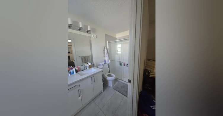 6728 106 Street, Edmonton, AB, T6H 2W2 - 8