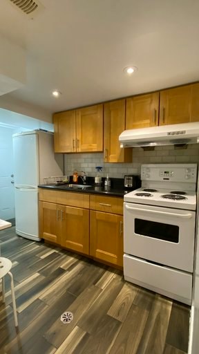 326 Bathurst Street, Toronto, ON, M5T 2S3