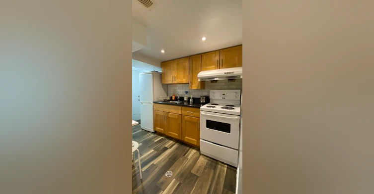 326 Bathurst Street, Toronto, ON, M5T 2S3